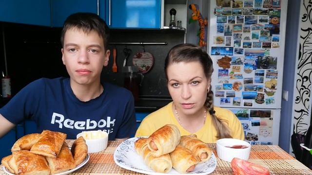 МУКБАНГ СОСИСКИ В ТЕСТЕ смотреть онлайн