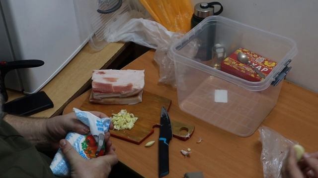 Косматый геолог Даценко открыл забайкальцам простой рецепт соления сала в домашних условиях смотреть онлайн