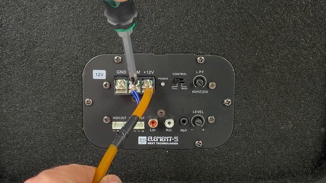 Автомобильный сабвуфер с встроенным усилителем Element-5 модель C1206 смотреть онлайн