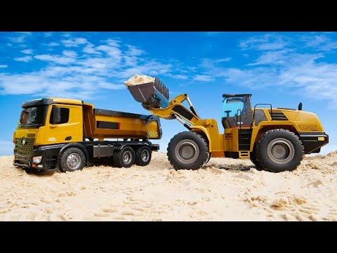 Машины-помощники в песочнице. Видео про бульдозер и самосвал для малышей. смотреть онлайн