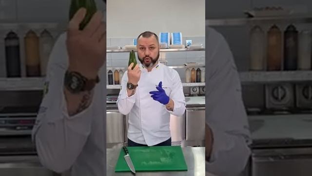 Школа Сушиста. Как правильно нарезать огурец и авокадо. смотреть онлайн