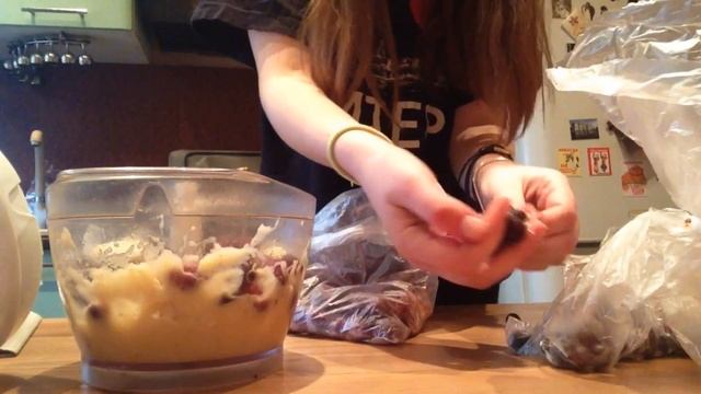 Бананово-ягодное смузи с какао смотреть онлайн