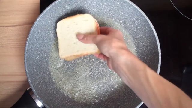 Крок-месье и Крок-мадам  - французский горячий бутерброд