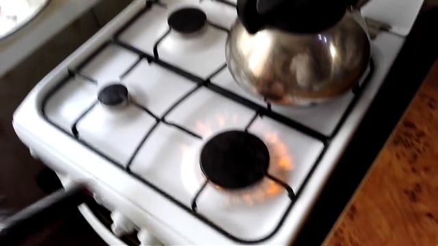 Зажигаем газовую плиту китайским игрушечным АКМ смотреть онлайн