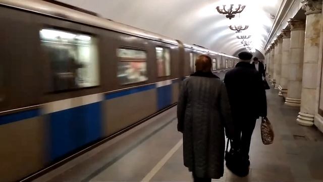 Именной вагон "Портрет в метро". Станция Павелецкая. смотреть онлайн