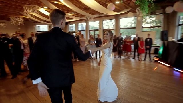 Bardzo ambitny Pierwszy taniec Pary Młodej z niespodziewanym finałem! Ambitious First Dance Willow смотреть онлайн