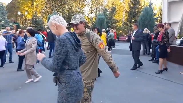 Ukraine,Харьков,танцы,15.10.,"Танцуем ламбаду!" смотреть онлайн