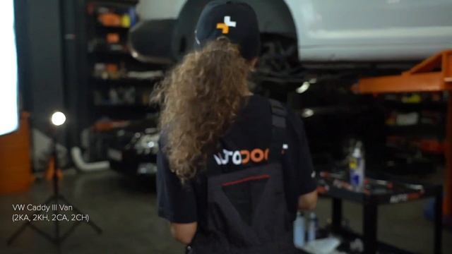 Kā Nomainīt Aizmugures Bremžu Kluči VW CADDY 3 Van [AUTODOC VIDEOPAMĀCĪBA]