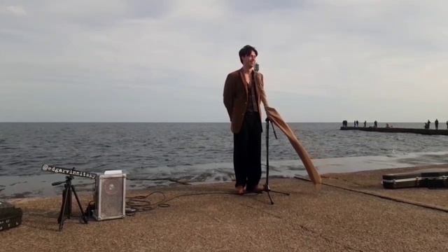 Песня под гитару на Ланжероне. Деньги ? на хорошие поступки. | 9 октября, 2022г. | Одесса #Винницки смотреть онлайн