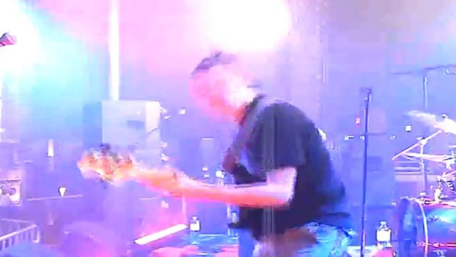 Caught under your chest (live 02 2008) смотреть онлайн