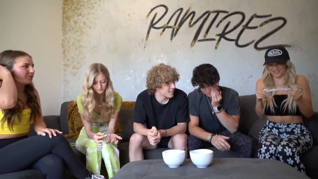 EXTREME TRUTH OR DARE CHALLENGE WITH MY GIRLFRIEND смотреть онлайн