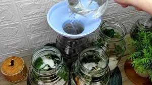 К зиме моя кладовка почти переполнена компотом  из черной смородины с апельсином. Попробуйте и вы!