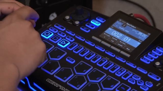 Beat Thang - How to Scratch Using the Pitch Wheel смотреть онлайн