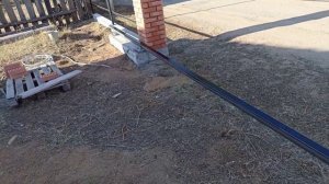 Забор из профлиста с кирпичными столбами и откатными воротами часть 2