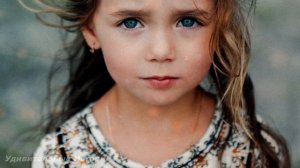 Таксист увидел на руках у цыганки маленькую девочку. Подойдя к неё ближе, он потерял дар речи...