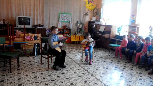 "Катюша", М.Блант., домра Козлова Е. (7 лет), балалайка Горшков С. (10 лет) смотреть онлайн