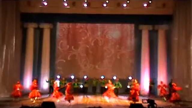 Танцует хореографический ансамбль "Юг России" . "Калинка" смотреть онлайн