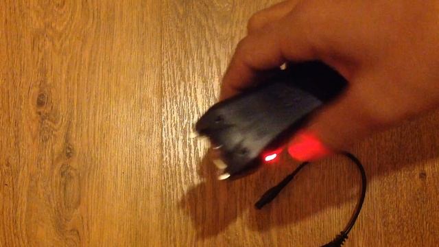 Ударил себя электрошокером!!! Жесть !!!!! 1.880 ват смотреть онлайн