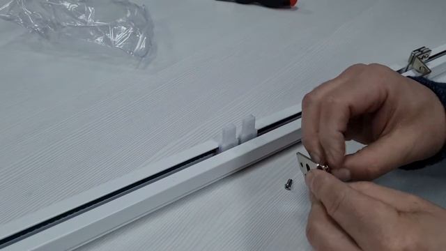 Сборка электрокарниза из двух часте смотреть онлайн