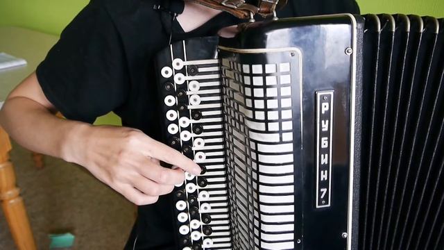 Скрипічний ключ. Розташування нот 1-ої октави на баяні смотреть онлайн