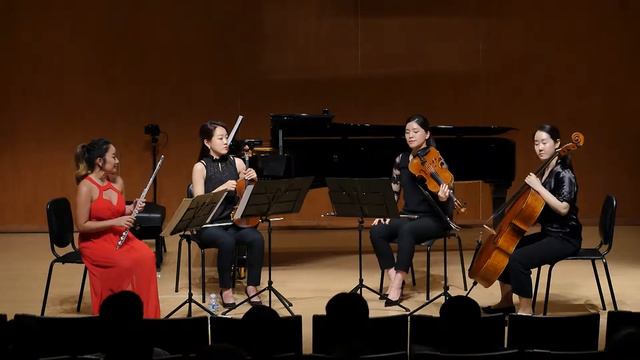 Wolfgang Amadeus Mozart, Flute Quartet in D Major, K. 285 смотреть онлайн