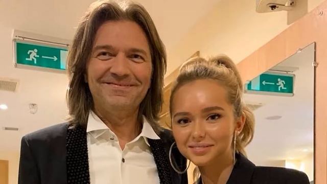Стефания Маликова показала нежное фото с отцом, дедом и годовалым братом смотреть онлайн