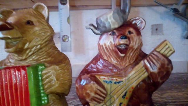 Медведь с балалайкой и гармошкой, скульптура, резьба по дереву, Wood Carving смотреть онлайн