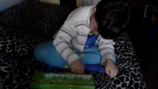 Kid have got a piano-keys | Ребенок нашел клавиши смотреть онлайн