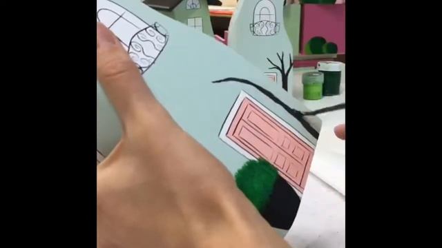 Нанесение рисунка художницей на Домик Счастья смотреть онлайн