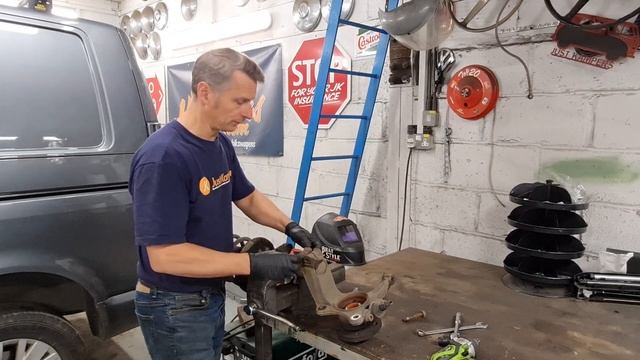 How to change the shock absorber on a T6 смотреть онлайн