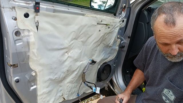 Honda Ridgeline Speaker Installation, Plus Door Panel Removal & Re-install. 1st Generation 2006-201