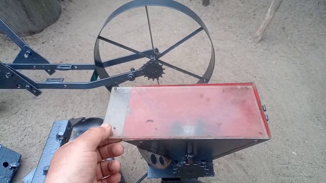 (218)Ручная овощная сеялка+культиватор+рыхлитель+бороздорез. смотреть онлайн