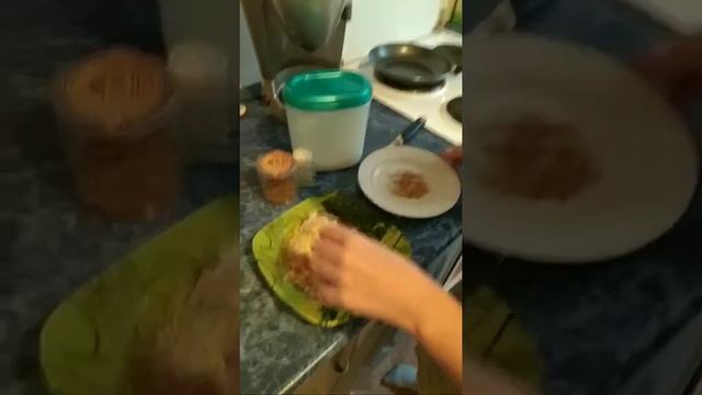 Готовим драники из картофеля первый раз! /Валери и Хомки / смотреть онлайн