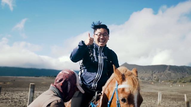 Journey to Mount Bromo - Part 2 - Across the Sea of Sand смотреть онлайн