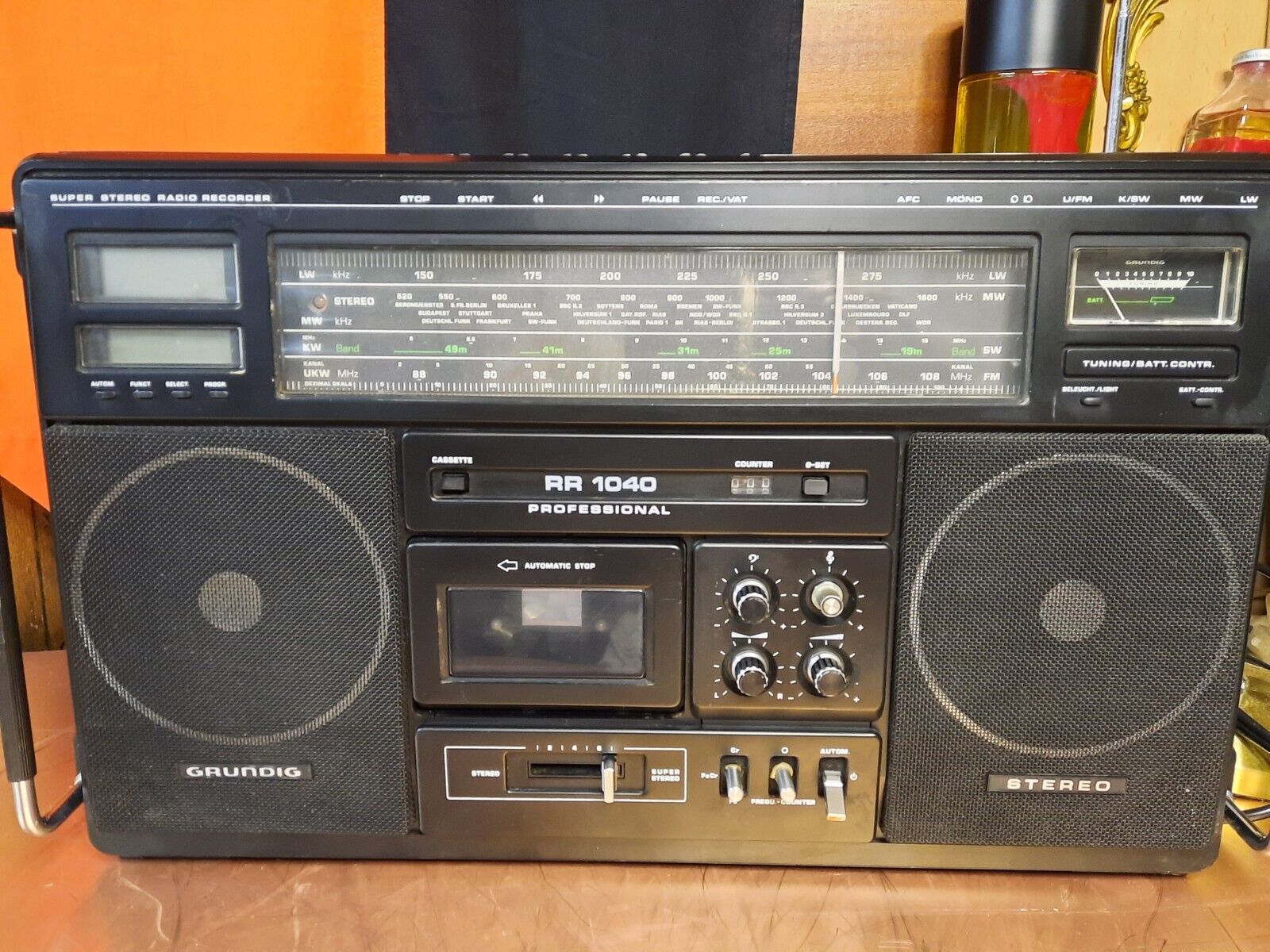 Grundig RR1040 Professional Stereo Radio Recorder Super Sound-АВГУСТ 1980 года. смотреть онлайн