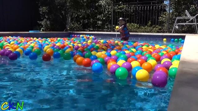 Swimming With 1000 Colour Balls In The Pool Kids Outdoor Fun With CKN смотреть онлайн