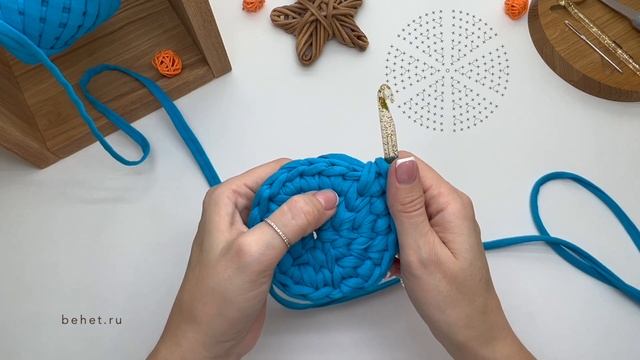 РОВНЫЕ ГАЛОЧКИ | Круглая корзинка из трикотажной пряжи крючком + схема ровного круга. Мастер-класс смотреть онлайн