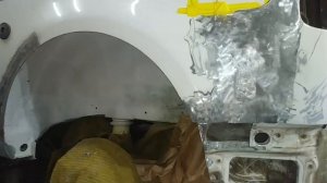 Устранение сквозной коррозии на заднем крыле. Volkswagen Caddy body repair. Заделка сквозных дыр.