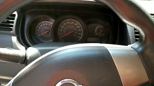 NISSAN TIIDA 2014 || AMPLIO Y AHORRADOR DE GASOLINA смотреть онлайн