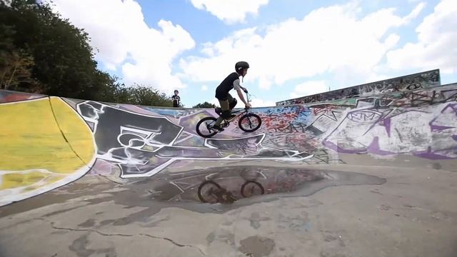 20 Inch Hyper Jet Fuel BMX - Smyths Toys смотреть онлайн