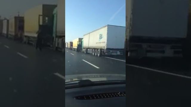 Очередь на границе Турции - Капикуле смотреть онлайн