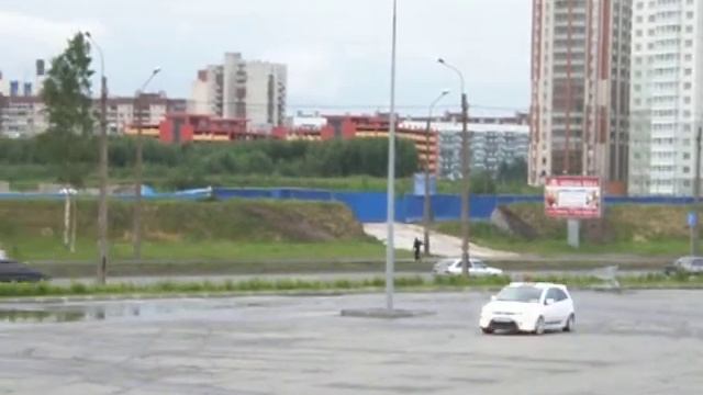 Жалко шины , но за то какой кайф ! Экстремальное вождение в городе ! смотреть онлайн