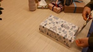 Как упаковать подарок подарочной бумагой? Красиво ? пошагово