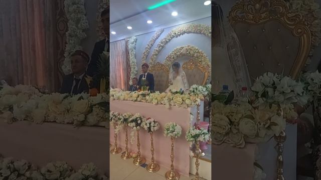 Табрикоти амаки Шоҳ дар туй. смотреть онлайн