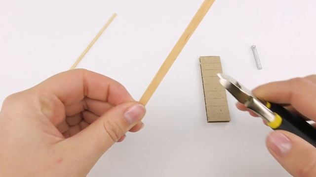 Smart Girl Shows How to Build Candy Dispenser смотреть онлайн