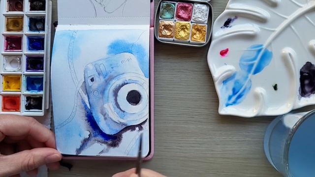 How to paint an Instant Photo Camera | Watercolor Sketching | Tiny Sketchbook Ideas смотреть онлайн