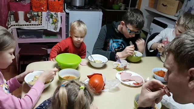 Шикарный ужин, вкусное печенье из Светофора и подарки на 8 марта