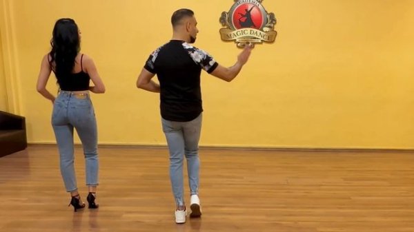 ? BACHATA BEGINNER BASIC STEPS TUTORIAL | Step by step with explanations and details! ??