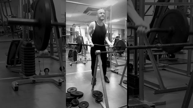 Подъём штанги 40 кг на бицепс смотреть онлайн