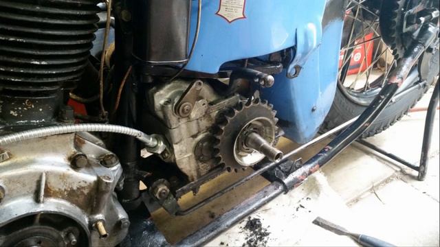Harley Davidson UL 1200 Big Twin Flathead 1937 Restoration (1 of 7) & old rebuild 62 Panhead смотреть онлайн